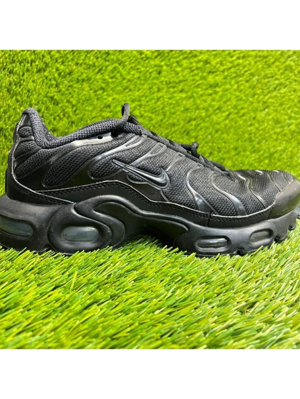 Nike Air Max Plus Boys Size 6Y Triple Black Athletic Running Shoes Sneakers